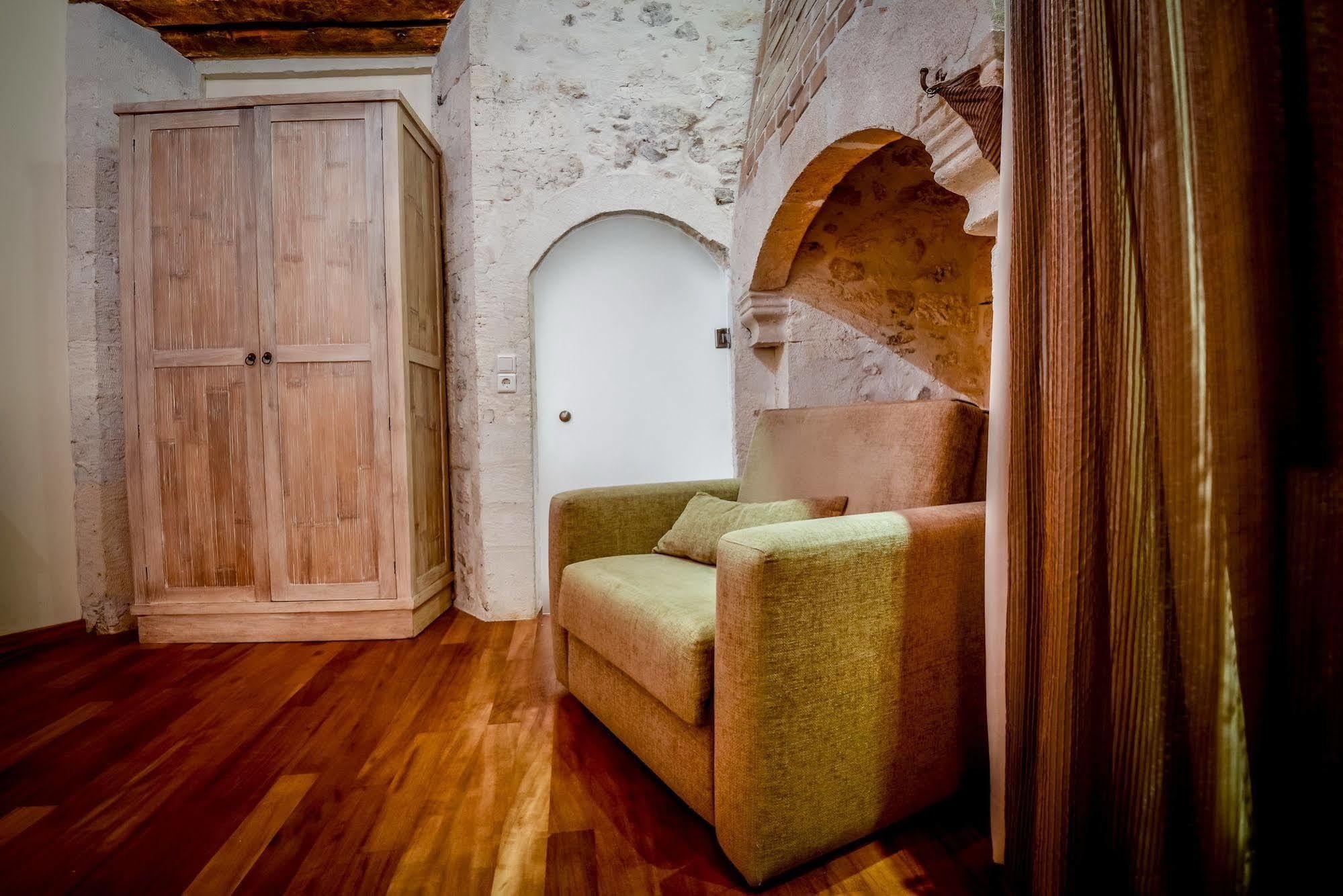 Leo Hotel Rethymno  Екстер'єр фото